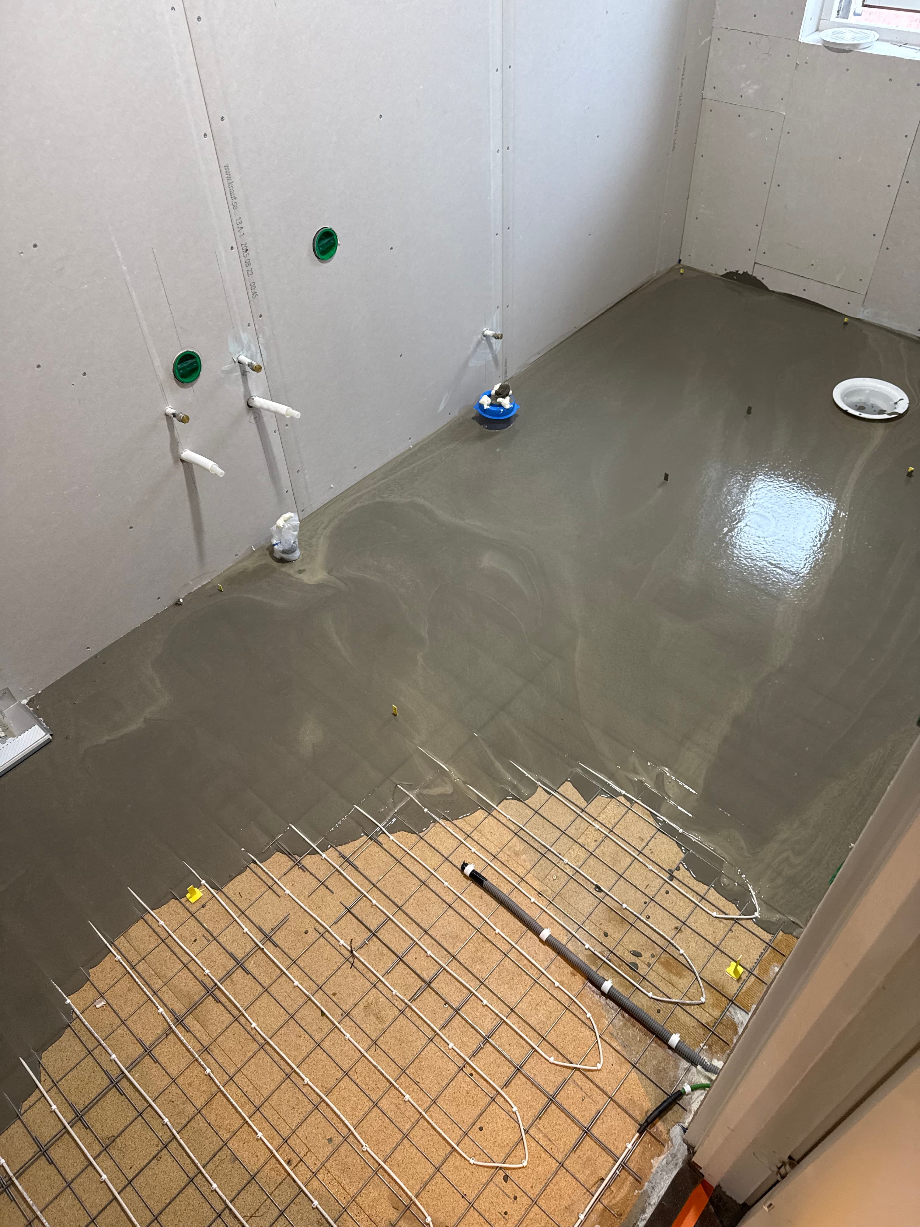 Flytspackling / golvavjämning - JRS Kakel AB